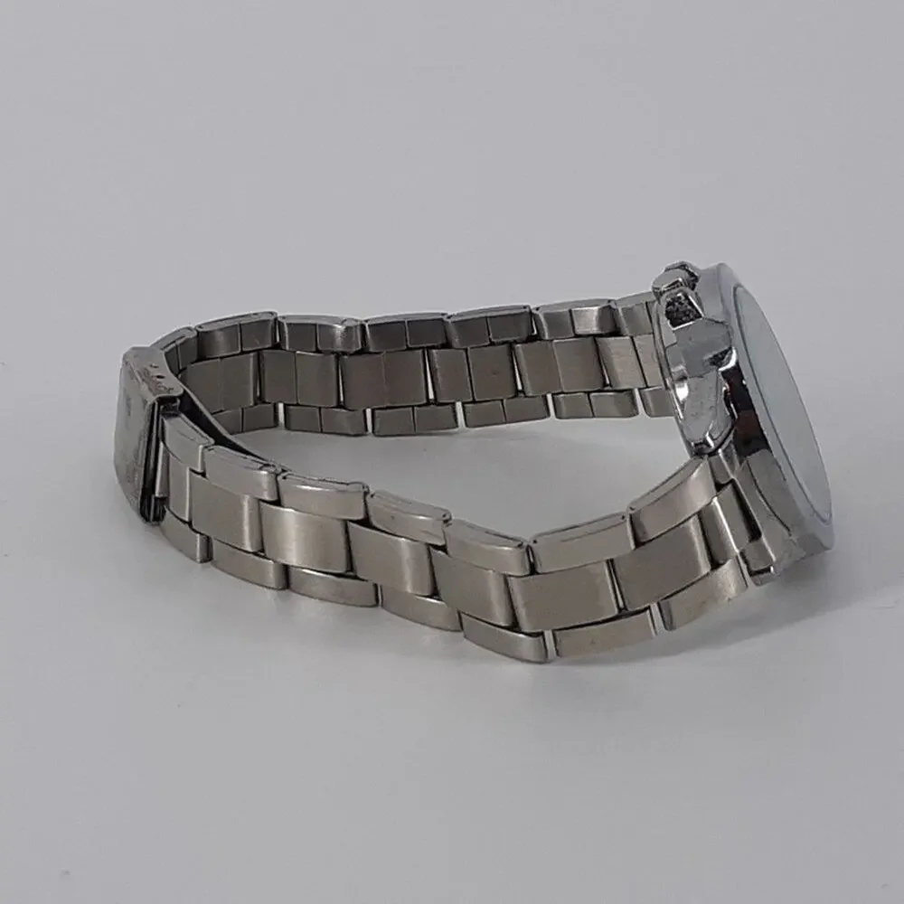 Women's Unbranded Wristwatch Silver Tone Analog Bracelet Style Band Career